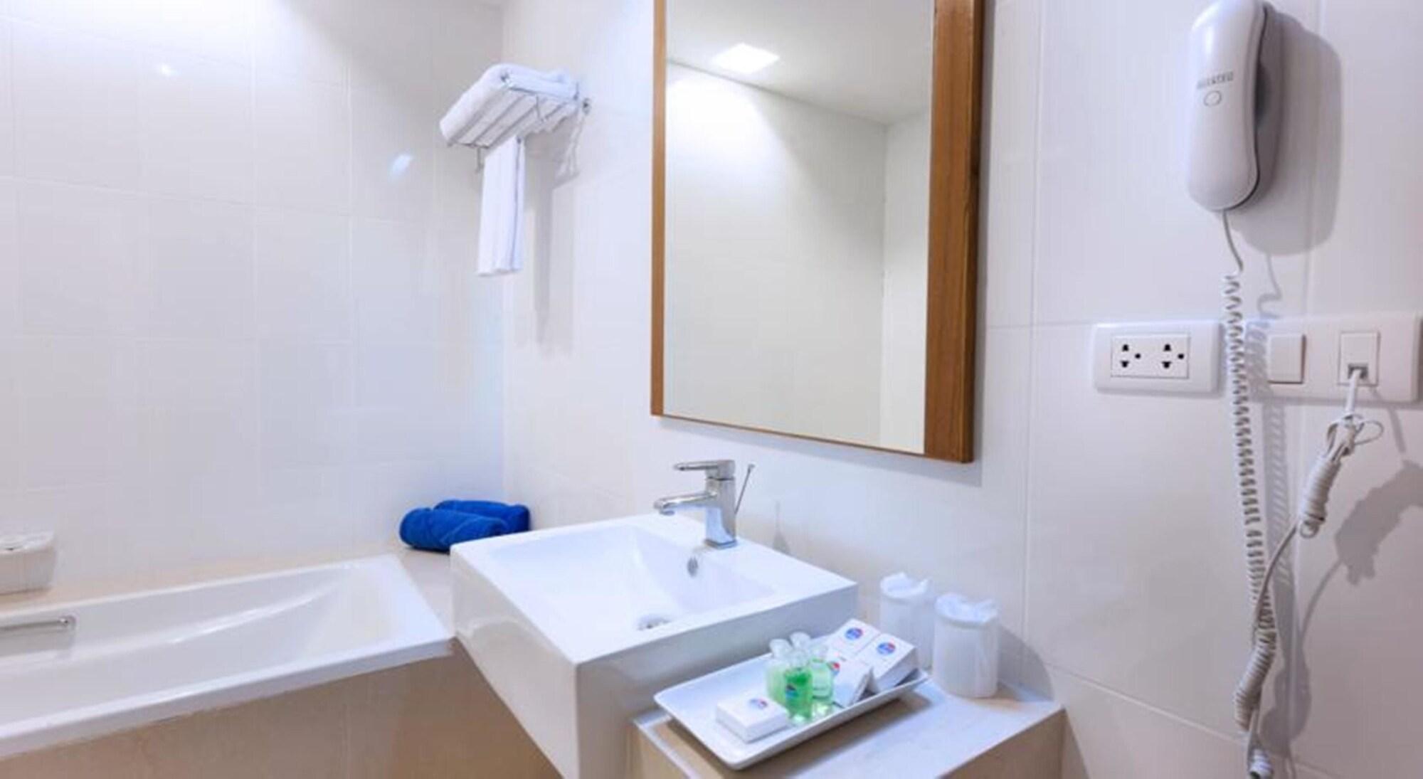 Rawai Princess Hotel Экстерьер фото
